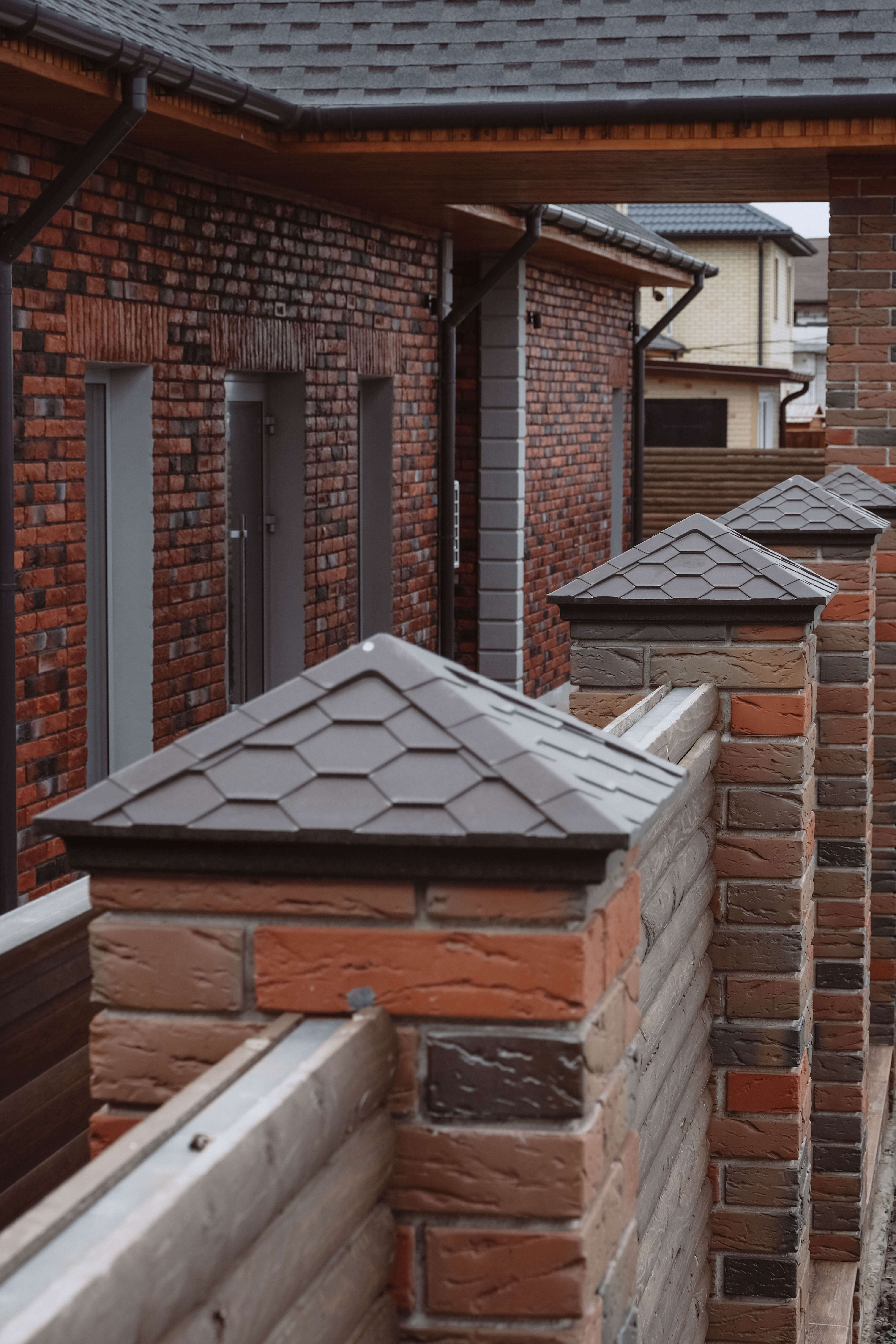 Колпак Zking Эверест Коричневый на столб 1.5х1.5 кирпича (390х390мм) в Хасавюрте фото